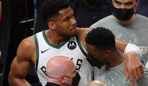 Giannis antetokounmpo is a greek professional basketball player who currently plays for the milwaukee bucks of the national basketball association (nba). Nba Netzreaktionen Zur Verletzung Von Giannis Antetokounmpo So Reagieren Lebron James Und Co Seite 1