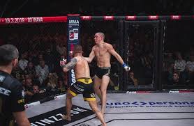 Pomenovanie dostala po tvaru klietky, v ktorej sa zápasí a pripomína geometrický tvar oktagon. Moderni Gladiatori Ovladli O2 Arenu Oktagon Mma Sledovalo 11 Tisic Fanousku Ostatni Sporty Lidovky Cz