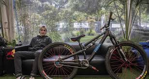 Slopestyle bikes were designed to allow dirt jump riders to why do i need a slopestyle bike? Rose Bikes Freeride Team 2017 Mit Anthony Messere Antoine Bizet