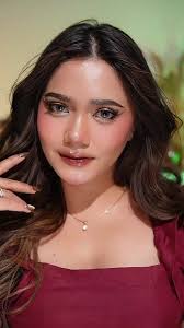 1-800-hot-n-fun 📞😜 #makeuptransformation #leeserafim #transition #fyp