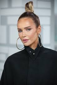 Niestety, występ w „quo vadis okazał się jak dotąd jej największym ekranowym sukcesem. Magdalena Mielcarz Jako Lvma Black Zobacz Goracy Teledysk Summertime Hobby Muzyka W Interia Pl