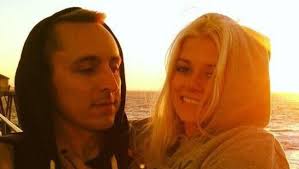 Yellowcard triumphs over tragedy