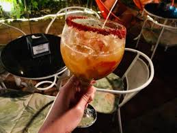 Coctel De Ron Con Limon Naranja Fresas Y Kiwi Receta De Bebida Refrescante