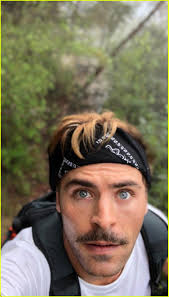 Zac Efron Goes Shirtless For Christmas Day Hike 01 Zac Efron Zac Efron Beard Zac