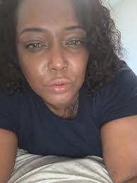 Elizabeth Hallowell's Instagram, Twitter & Facebook