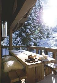 Arredare Un Terrazzo In Montagna Tavolo E Panche In Legno Arredamento Di Montagna Chalet Moderni Arredamento Baita Di Montagna