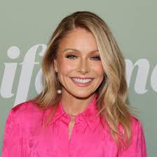 So still watching Hawaii Five-O and I find a young Kelly