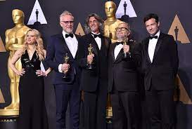 Tegoroczna gala rozdania najważniejszych nagród w świecie filmu miała być szczególna dla polski. Oscary 2018 Zwyciezca Kategorii Muzyka Filmowa I Najlepsze Piosenki Eska Pl