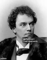 Leo Painter's Instagram, Twitter & Facebook