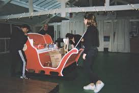 La ville des sables d'olonne propose différentes solutions de logements les étudiants qui intègrent irss les sables d'olonne ont accès à une plateforme de logement qui leur permet de trouver un logement, de proposer une collocation, du covoiturage ou encore de télécharger des. Avec Une Benevole Au Secours Populaire