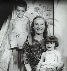 Lo que pasa en la televisión, el teatro, la música y el entretenimiento. Mirtha Legrand Hoy Cumple 91 Anos Y Lo Festejamos Con Un Album De Fotos De Su Vida Da La Nota