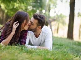 Primula nel giardino delle carezze. Frasi Sul Bacio 110 Pensieri E Immagini Sull Importanza Del Bacio A Tutto Donna