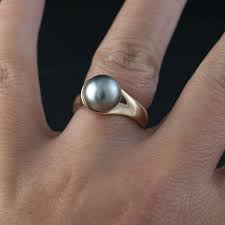 Antique Black And White Pearl Ring Vintage Pearl Rings Google Search Black Pearl Ring Ring Pearl Modern Gold Solitaire Engagement Ring