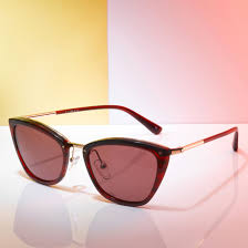 Le coût quotidien indiqué comprend l'hébergement, la nourriture, les transports locaux, les activités et les visites. Lunettes De Soleil Lus1706roug Lunettes De Soleil Lunettes Lunettes Solaires
