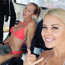 Flash Back Friday!🤿 My friend, Becca, and I dove with sharks in the  Bahamas last week!🦈 Where should we dive next?🤿 A huge shoutout to  Stuart's Cove! @stuartcovesdivebahamas Best diving yet!🤿