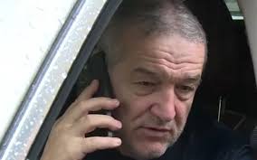 Iti dai seama cand voi fi la steaua antrenor din vara, ce va fi, spunea ieri sumudica la protv. Becali Surprins In Timp Ce Discuta La Telefon Despre Contractul Lui SumudicÄƒ Da MÄƒ El O SÄƒ Ia 500 000 De Euro Nu 20 000 De Euro Detalii Despre Mutarea Verii