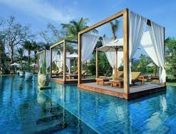 Effektvolle Gestaltung Pergola Aus Holz Schickes Pooldesign Schwimmbader Hinterhof Schwimmbad Landschaftsbau Schwimmbad Designs