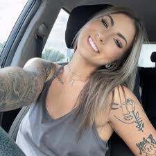 Taylor Pires's Instagram, Twitter & Facebook