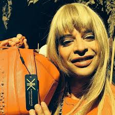 Liz G. pays homage to the Kardashians.