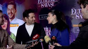 Son dönmelerde ekranlarda yıldızı parlayan başarılı oyuncu mert fırat, fenerbahçe eski yöneticisi olan önder fırat'ın kızı i̇dil fırat ile aşk yaşamaya başlayıp kısa süre içerisinde evlenmeye karar vermişti. Idil Firat In Hamileliginin Ilk Goruntuleri I Mert Firat Idil Firat Ciftinin Uc Kisilik Tatili Youtube