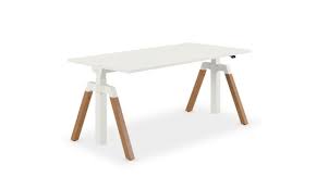 Die höhe des schreibtisches kann durch drücken eines tasters in die gewünschte arbeitshöhe gebracht werden. Tische Konig Neurath