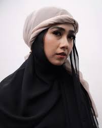 Kali ini jadi muse untuk arabian @makeupby_rda (arab maklum yaa kalo  modelnya aku) ☺️ . . . #makeuparabian #makeupideas #muadepok