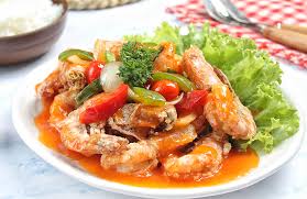 Udang yang sudah bersih direndam dalam bumbu halus, saus tiram, kecap manis, dan madu selama 15 menit. 30 Menit Saja Membuat Resep Udang Saus Asam Manis Bukareview