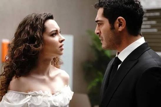 НОЩНА ПРИКАЗКА" ЕП. 3 БГ СУБ ❤🌆 ~ ПРИЯТНО ГЛЕДАНЕ ~ 😇👇  https://playtube.tv/v/3h9OGza #BirGeceMasalı #BambaşkaBiri