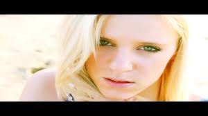 Kira Rivers's Instagram, Twitter & Facebook