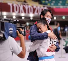 Jun 12, 2021 · 2021年中華職棒季中新人選秀會將於7月5日登場，由於富邦幾乎確定要選擇江少慶加盟，樂天桃猿今天邀請榜眼熱門人選，前日職羅德隊旅外好手陳冠宇參加練習，也是為之後選秀埋下伏筆。 Kvi901l Zpu6am