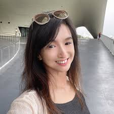 阿嬤與王子的音樂盛宴》 連日衛武營，極為豐富！ 週日皮耶斯的獨奏會，全場眾心凝聚，阿嬤的琴音，似乎有種共振的魔力，與廳裡的每顆心交流。  阿嬤的莫札特奏鳴曲，音粒顆顆分明，樂句起伏層次對比，令人凝神、暢快喜悅！蕭邦的夜曲，大師的小手，卻挖出你內心幽微的情感 ...