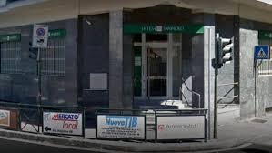 Rapina Alla Filiale Della Banca Intesa Sanpaolo Di Via Torino A Brandizzo Bandito Armato Di Pistola 4 Marzo 2020