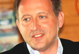 EDUARDO TEIXEIRA LANÇA LIVRO 'E AGORA, PORTUGAL'