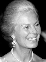 Det er ikke så mye Kongelig etikette når det kommer til når to  Statsoverhoder møter hverandre, men det er alltid en hjertelig gjensyn så  det blir alltid noen klemmer. Det er ikke