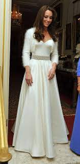 Stylistin … brautkleid von kate middleton fotos über der tiara, der ging leichter schleier aus tüll mit rand aus spitze. Herzogin Catherine Trug Ein Kleid Von Alexander Mcqueen Genau Wie Das Kleid Zu Trauung Entwarf Sar Kate Middleton Hochzeit Kleider Fur Empfange Kleid Hochzeit
