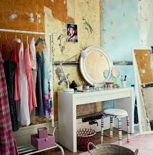 Ein Ankleidebereich Eingerichtet U A Mit Malm Frisiertisch In Weiss Einer Leuchte Spiegel Hock Malm Frisiertisch Schminktisch Ideen Ikea Malm Schminktisch