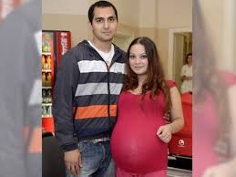 Young Mother Thought She Was Having Twins But In One Moment Her Life Completely Changed Obsev In 2020 How To Have Twins Young Mother Pregnant Bride