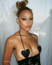 Amandla Stenberg Nude and Sexy Photo Collection - Fappenist