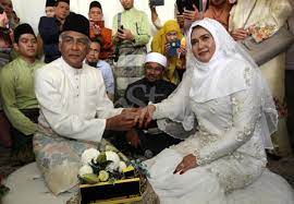 Datuk jalaluddin hassan mengakui masih merasa seakan arwah isterinya baru sahaja pergi menghadap ilahi. Ibu Tunggal Beranak 4 Jadi Milik Jalaluddin Hiburan Mstar