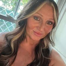 Do you like Big Brother?🤩Obsessed with reality TV?🎬Then, ONE IN FOUR, is  the book for you! When a reality TV show about former child stars  overcoming addiction culminates in murder-everyone is a