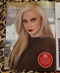 Anoche en la presentación del documental #AlaskaRevelada. Iré subiendo  fotos de la fiesta. Gracias a los amigos por venir, a @movistarplus por  todo, a @shineiberia por el cuidado y a @dypcomunicacion por