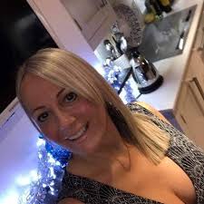 There are different life stories.👍🥺But this one is especially unique. A  98-year-old elderly lady moved into a nursing home.😢👵Do you know why? -To  take care of her 80-year-old son.🙏🙌Just have a look