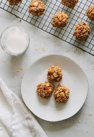 Nuts mix flour, baking soda, spices and oats. Apple Cinnamon Oatmeal Breakfast Cookies The Simple Veganista