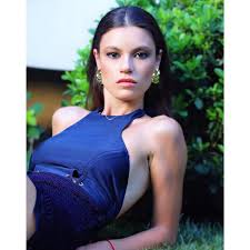 Yüsra geyik küçük yaşta kameralarla tanışan oyuncularımızdandır. Yusra Geyik Dugmelerini Actigi Pozuyla Olay Oldu Arka Sokaklar In Zelis I Internet Haber