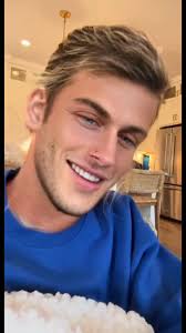 Ivy Jacobs (@ivyjacobs)