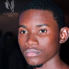 O compositor da música "Piano Bar" é Humberto Gessinger, vocalista da banda  Engenheiros do Hawaii. A canção foi lançada em 1988 no álbum "Ouça o Que Eu  Digo: Não Ouça Ninguém".❤️🕊📻 #christmastime #