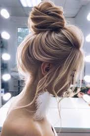 Simple Blonde High Buns Updo Buns See Our Collection Of Elegant Prom Hair Updos As This Import Dugun Sac Modelleri Gelin Sac Modelleri Bohem Sac Modelleri