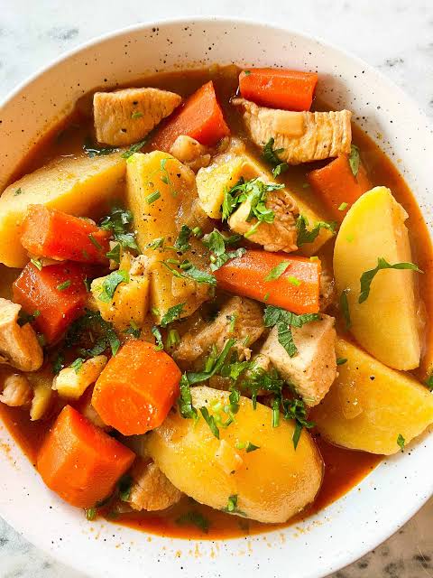 خورشت هویج و مرغ