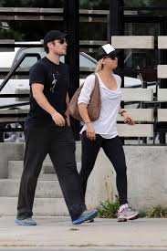 Henry cavill and kaley cuoco couldn't keep their hands off each other as they shopped at bevmo! Henry Cavill Kaley Cuoco Go Hiking Together In L A Ohnotheydidnt Livejournal Page 7