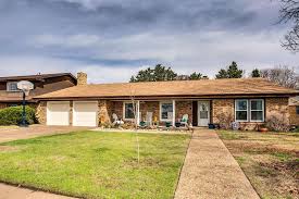 3022 60th St Lubbock Tx 79413 Mls 202002847 In 2020 Large Backyard Real Estate House Styles
